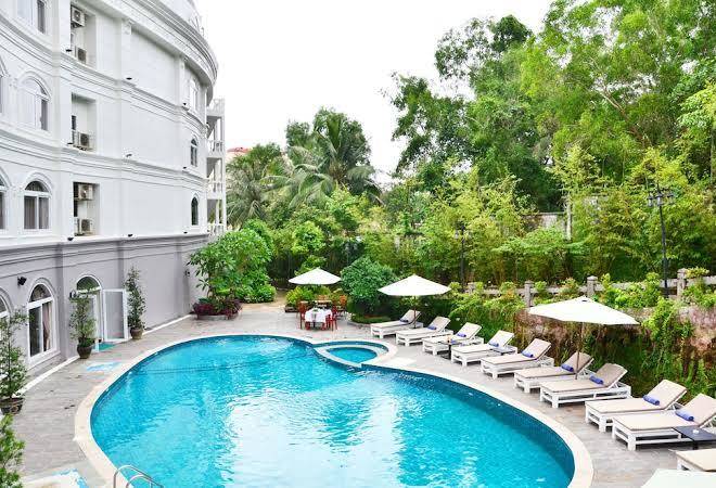 Boulevard Hotel & Restaurant Image