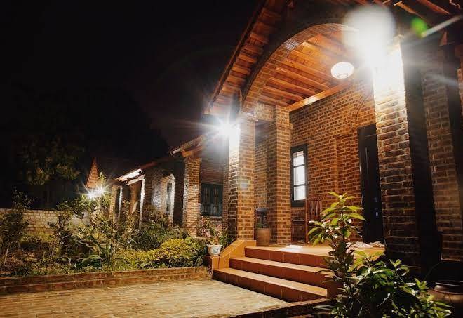 Hotels and restaurants nui dinh