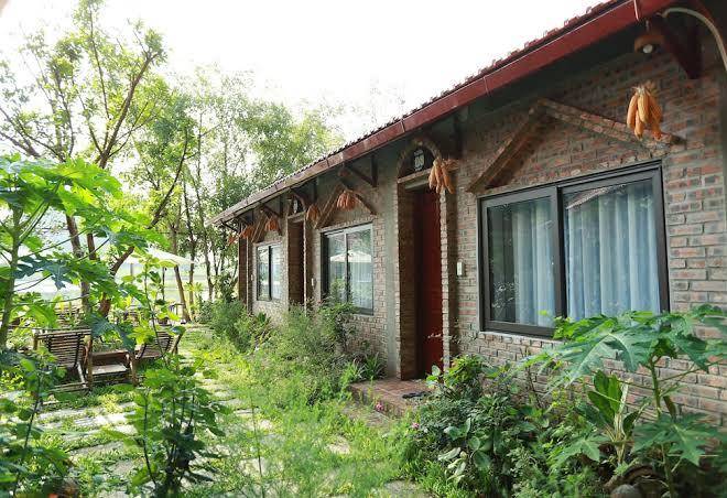 Anh tuan tam coc old space bungalow