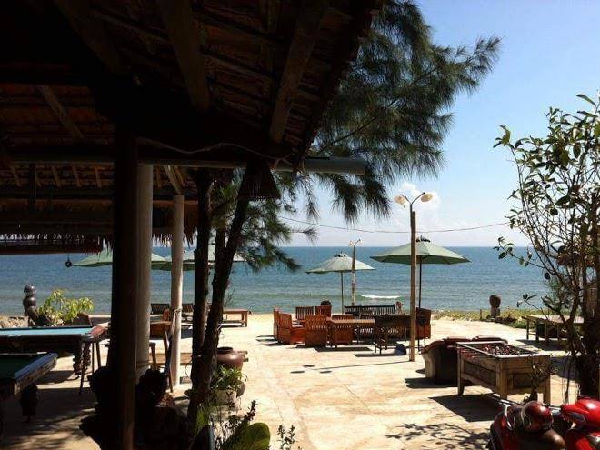 Beachside backpackers