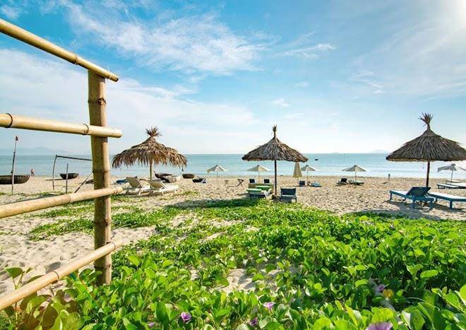 Hidden beach bungalow sea view