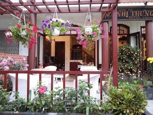 Nhi trung hotel