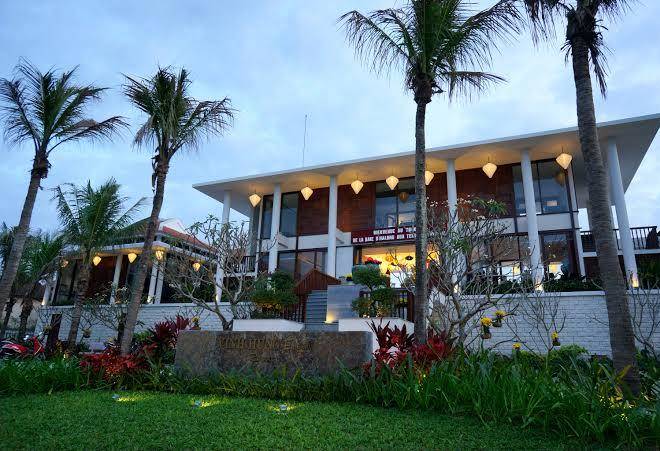 Vinh hung emerald resort
