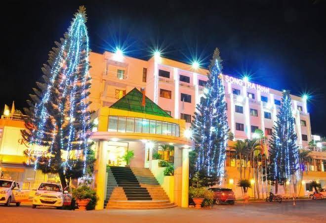 Song tra hotel