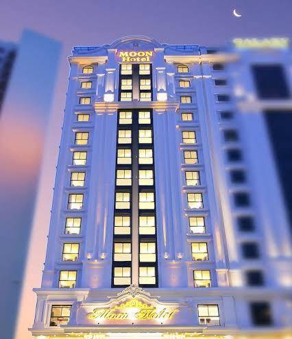 Moon hotel