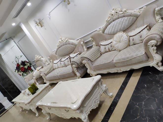 White Crown Hotel Image