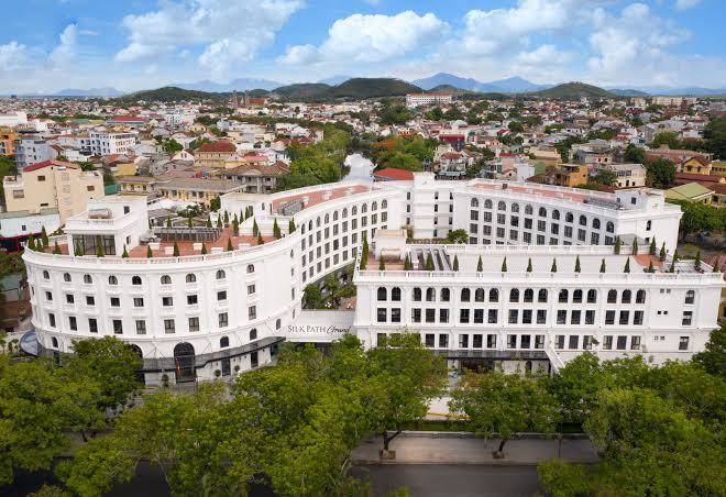 Silk path grand hue hotel & spa
