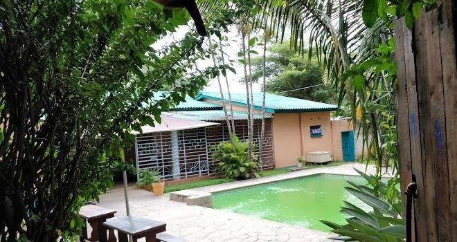 Bongwe's big bush bar & lodge