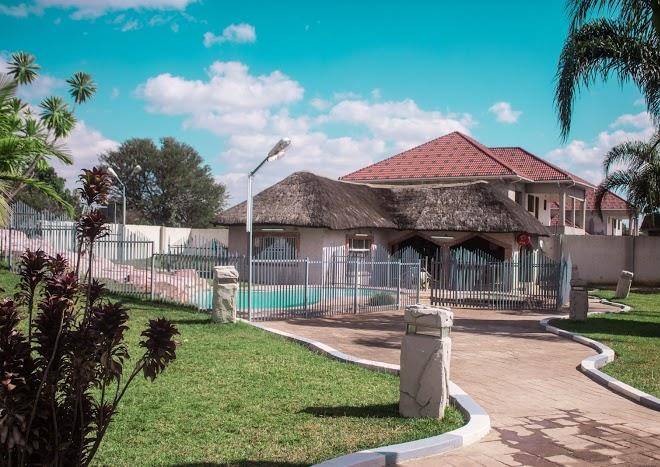 Tecla lodge longacres