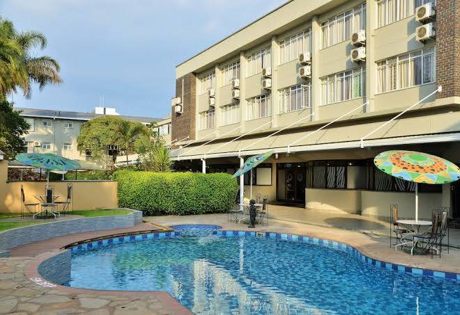 Cresta oasis hotel